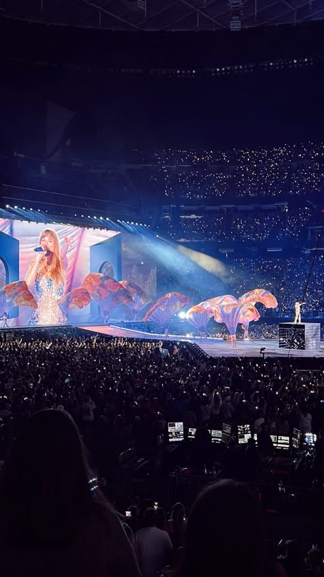 Taylor Swift Concert Aesthetic Eras Tour, Taylor Eras Tour Wallpaper, Eras Tour Stockholm, Taylor Swift Concert Pics, Taylor Lover Era, Taylor Swift Concert Aesthetic, Eras Tour Pictures, Taylor Swift Eras Tour Aesthetic, Music Industry Aesthetic