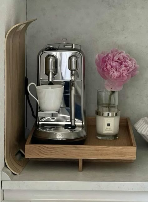 رائكم☕️🌿. Kaffe Station, Home Coffee Station, Home Coffee Stations, Coffee Obsession, Coffee Bar Home, Coffee Corner, Dream Apartment, Coffee Station, Apartment Inspiration