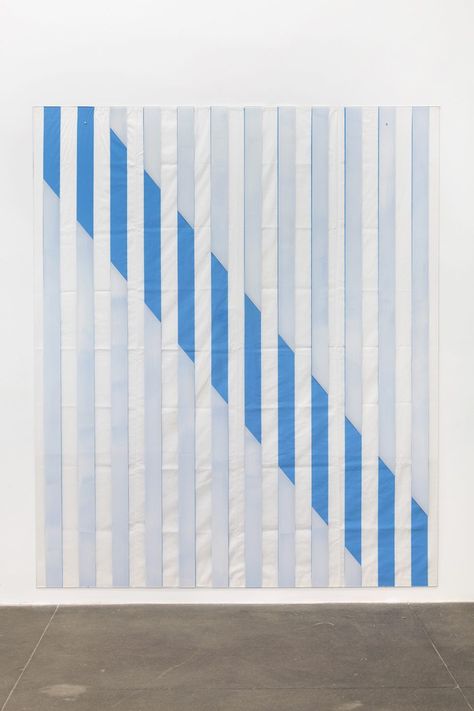 Techniques Textiles, Daniel Buren, Contemporary Art Daily, Art Daily, Art Minimal, Museum Exhibition, Booth Design, Op Art, Contemporary Paintings