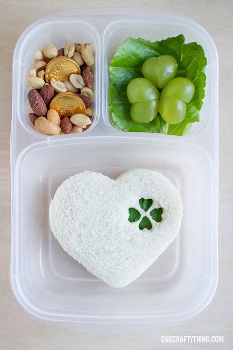 St Patrick’s Day School Lunch, St Patricks Day Lunch Box Ideas, Bento Box Lunch Ideas, St Patricks Food, Box Lunch Ideas, St Patrick Day Snacks, Fun Kid Lunch, Holiday Lunch, Lunch Ideas For Kids