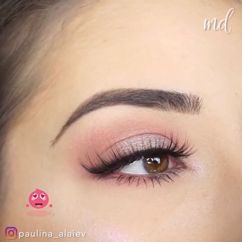 Simple Pink Eyeshadow Tutorial, How To Do Pink Eyeshadow, Pink Simple Makeup Looks, Rose Eyeshadow Looks, Pink Simple Eyeshadow, Pink Eyeshadow Looks Natural, Pink Simple Makeup, Soft Pink Makeup Looks Natural, Easy Pink Eyeshadow Looks