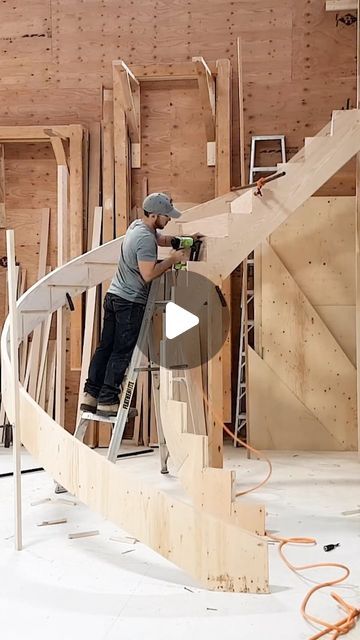 Deluxe Stair & Railing Ltd 🇨🇦 on Instagram: "Since y’all showed ❤️SO MUCH LOVE❤️ on our last Curved Staircase 101 reel with almost 50,000 likes, let’s BLOW 🤯💣 this one up even bigger! Curved stairs Version 2 📖📚✍🏼, right from the heart of our facility. ••••••••••••••••••••••••••••••••••••••••••••••••••••••••••••• #wcw #throwback #modern #goals #toronto #home #contemporary #carpentry #construction #woodworking #work #stairs #wood #carpenter #calmdown #thankyou #reel #realestate #architect #renovation #homestyle #6ix #renovation #stair #interiors #interiordesign #interior #designer #architecture #design #curved" Japanese Stairs Design, Stairs Circle, Staircase Design Circular, Wooden Round Stairs Design, Curvy Stairs, Circle Stairs, Stairs Skirting, Wooden Curved Staircase Railing, Stairs Wood