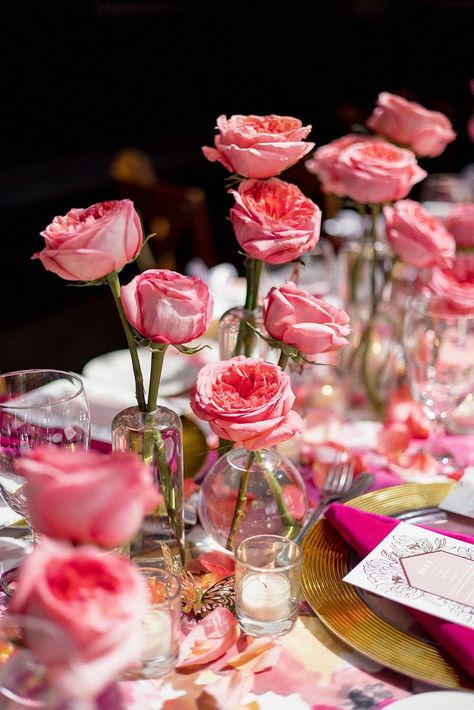 Pink And Gold Party Centerpieces, Pink Rose Bud Vase, Pink Rose Table Centerpieces, La Vie En Rose Birthday Party, Pink Rose Party Theme, Pink Roses Centerpieces Ideas, 30th Birthday Centerpiece For Her, Girly Centerpieces, Roses Themed Birthday Party