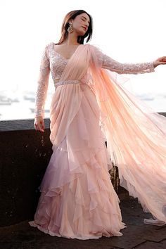 Pre Draped Saree With Belt, Belt Saree Style For Reception, Pre Draped Ruffle Saree, Designer Blouse With Saree, Organza Drape Saree, Ruffle Gown Dress, Reception Dress Ideas For Guest, Freshers Dress Ideas, Frill Saree Style