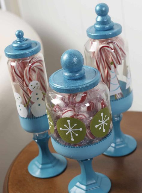 Here are 20 DIY Dollar Tree Christmas Gifts to give this holiday season. Dollar Tree has tons of items you can buy and use to create one-of-a-kind gifts! #DollarTreeChristmasGifts #DIYChristmasGifts #HomemadeChristmasGifts Christmas Apothecary Jars, Christmas Candy Jars, Dollar Store Christmas Decorations, Dollar Store Christmas, Dollar Tree Christmas, Holiday Candy, Jar Diy, Candy Jar, Diy Candy