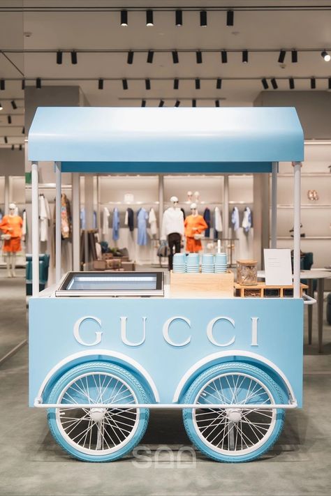 Gucci Lido Ice Cream Activation, Siam Paragon Bangkok. Cute Food Cart, Pop Up Activation, Ice Cream Pop Up, Ice Cream Booth Design, Brand Pop Up, Ice Cream Cart Design, Gucci Ice Cream, Pop Up Store Concept, Ice Cream Booth