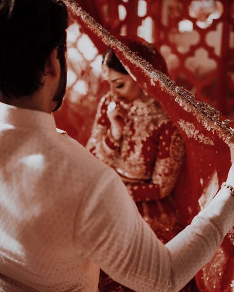 Pakistani fashion |Bridal Dress | Wedding Shaadi Photoshoot, Shadi Photography, Reception Photoshoot, Desi Pinterest, Veil Photography, Indian Wedding Pictures, Bride Groom Photoshoot, Bridal Shots, Bridal Pose