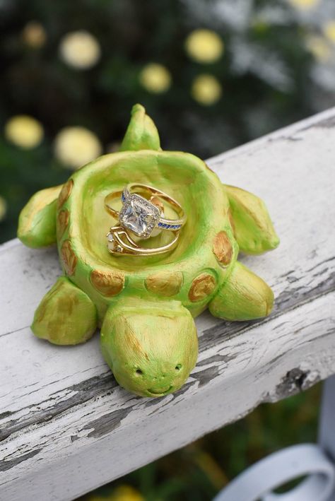 Turtle Ring Holder, Turtle Clay Art, Clay Ideas Turtle, Clay Ring Holder Diy, Jewellery Holder Clay, Ring Holder Ideas, Clay Ring Holders, Clay Things To Make, Ring Holder Clay