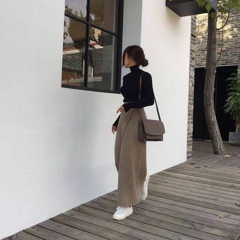 Black Turtleneck Outfit, Mode Zendaya, Big Sweater, Japan Outfits, Fashion Trend Inspiration, Clothing Korean, Mode Grunge, Turtleneck Outfit, Japan Outfit