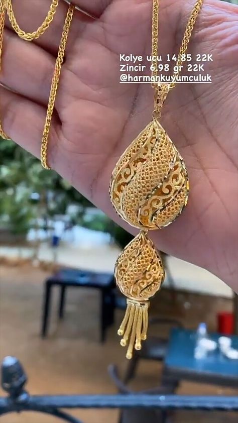 Unique Gold Jewelry Designs, Elizabeth Jewelry, Arabic Jewelry, Gold Jewelry Simple Necklace, Gold Chain With Pendant, Gold Bride Jewelry, Gold Ring Designs, Gold Jewelry Simple, Jewelry Simple