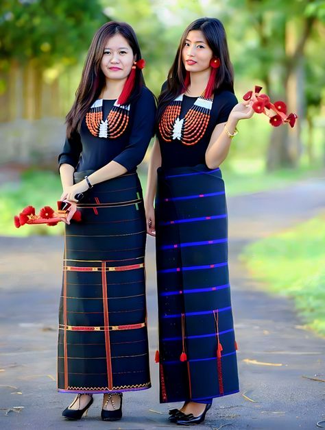 Indian Traditional Dresses State Wise, Mizo Traditional Dress, India Traditional Dress, North East India, Female References, Cultural Fashion, Rare Features, Indian Skirt, Traditional Attires