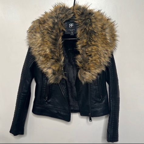 Fur Collar Leather Jacket. Size Small. New With Tags Y2k Fur Jacket, Werewolf Core Outfits, Gyaru Jacket, 2000s Leather Jacket, Y2k Leather Jacket, Tsuyome Gyaru, Cropped Fur Jacket, Cheetah Jacket, Jacket With Fur Collar