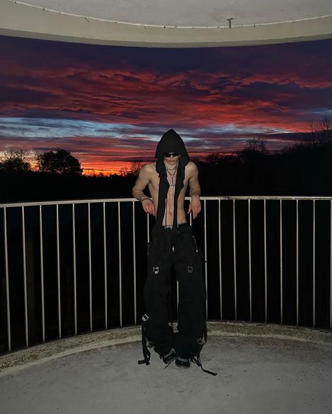 marlon__noah on insta (archive, shineluxurystudios, subversive, goth, core, cyber) Rave Outfits Men Festivals, Rave Men Outfits, Goth Rave Outfits, Rave Inspo Outfits, Marlon Noah, Men Rave Outfits, Mens Rave Outfits, Rave Outfits Men, Sunset Pic