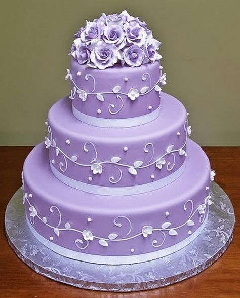 purple wedding cake! Lavender Wedding Cake, Purple Wedding Cake, Purple Cake, Wedding Cake Prices, Decoration Patisserie, Quinceanera Cakes, Purple Wedding Cakes, Wedding Cake Pictures, Purple Cakes