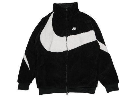 Nike has released its new unisex Nike Big Swoosh Reversible Boa Jacket Asia Sizing Black White to its sportswear collection.   This Nike Big Swoosh Reversible Boa Jacket Asia Sizing Black White comes with a series of features including a fleece material embedded to retain warmth. It contains a large Nike logo across the entire body with a different color from the rest of the jacket. The inner part is made from 100% nylon while the outer part is composed of 17% acrylic and 83% polyester.   The Ni Nike Big Swoosh Reversible Boa Jacket, Nike Swoosh Jacket, Fleece Jacket Outfit, Nike Fleece Jacket, Fleece Jacket Men, Nike Noir, Fleece Men, Sportswear Collection, Stand Collar Jacket