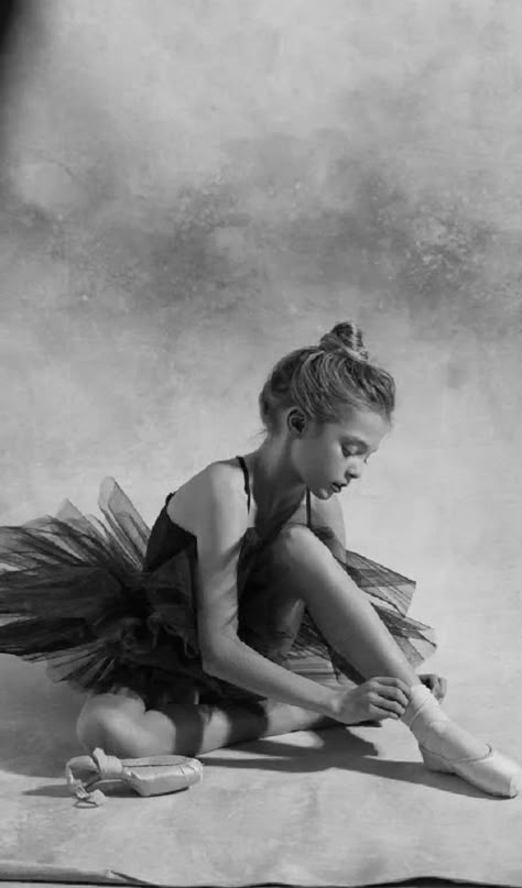 Ballerina Portrait Photography, Kids Ballet Photoshoot, Ballet Portrait Photography, Dance Recital Photos, Ballet Studio Photography, Ballerina Photoshoot Kids, Ballet Photoshoot Poses, Ballet Portraits, Ballerina Photoshoot