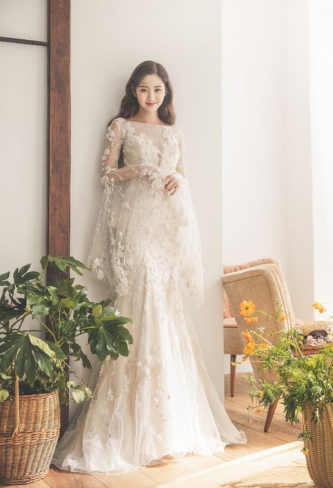 KOREAN WEDDING C-025 REYOO STUDIO : korea wedding pledge Korean Wedding Dress Elegant, Korean Inspired Wedding Dress, Bridal Dresses Korean Style, Korean Wedding Aesthetic, Wedding Korea Style, Korean Wedding Dress Simple, Aline Wedding Dress Korean, Wedding Dress Korean Style, Korean Wedding Dress Gowns