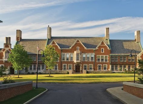 Private School Architecture, Private School Exterior, Vintage School Building, Highschool Exterior, Fall Town, Mysterious House, Story Settings, Mc Ideas, High School Reading