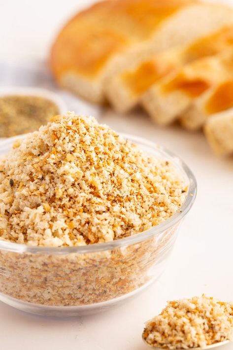 How to Make Italian Bread Crumbs - The Dough Dabbler Italian Bread Crumbs, Baking Hobby, How To Make Meatballs, Vegetarian Italian, Leftover Bread, Honey Wheat, Stale Bread, Types Of Bread, Italian Bread