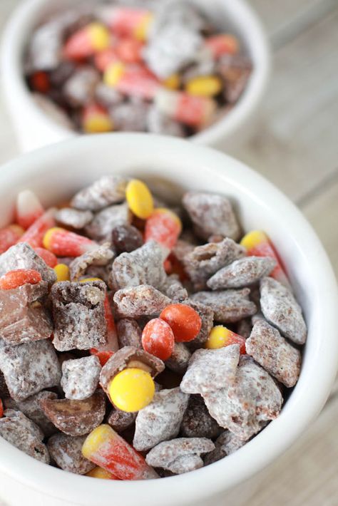 Daycare Snacks, Fiesta Food, Halloween Party Food Ideas, Halloween Puppy, Halloween Food Dinner, Kids Halloween Food, Snack Mixes, Halloween Party Food, Halloween Foods