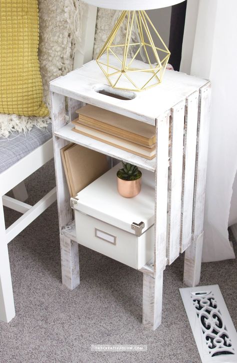 Diy Bedside Table Easy, Wooden Crate Bedside Table, Diy Bed Side Table, Crate Bedside Table, Diy Night Stand, Crate Nightstand, Crate Side Table, Crate End Tables, Crate Table