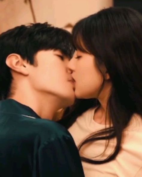 Hidden Love Kiss, Couple Kiss Reference, Kiss Picture Couple, Couple Poses Reference, Kiss Pictures, Hidden Love, Film Posters Minimalist, Ulzzang Couple, Korean Couple