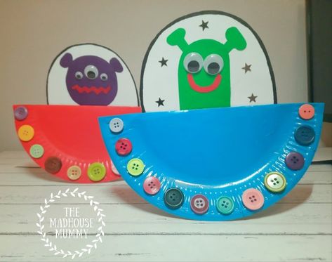 Paper plate UFO craft Family Crafts For Kids, Ufo Craft, Reindeer Christmas Cards, Umbrella Craft, Mummy Crafts, Valentine Card Crafts, Paper Flower Wall Hanging, Alien Crafts, Sheep Crafts