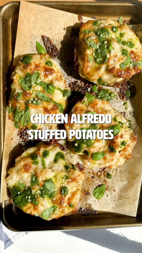 Cheese Alfredo Sauce, Potatoes Chicken, Cheesesteak Sliders, Stuffed Potatoes, Stuffed Baked Potatoes, Chicken Alfredo, Potatoes Recipe, Potato Dishes, Alfredo Sauce