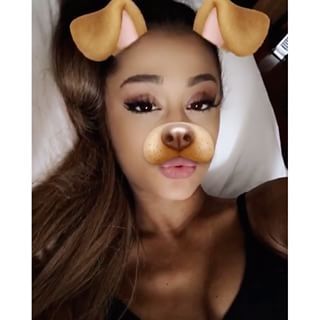 ♡ Funny Ariana Grande Pics, Ariana Grande Glasses, 2019 Ariana Grande, Ariana Grande Funny, Going Numb, Bison Board, Ariana Grande 2015, Ariana Grande 2016, Ariana Grande Selfie