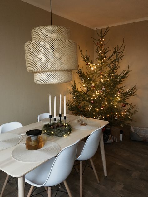 Chilistrån Ikea Hanging, Sinnerlig Ikea, Ikea Pendant Light, Cosy Home, Lamp Decor, Christmas Decor, Sweet Home, Decor Ideas, Pendant Light