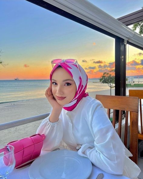 Pantai Outfit, Turkish Summer, Turkish Hijab Style, Hijab Turkish, Turkish Hijab, Hijab Fashion Summer, Modest Outfit Ideas, Head Scarf Styles, Hijabi Fashion Casual