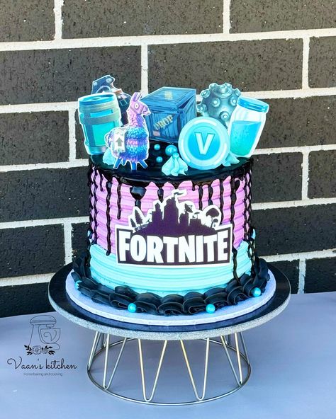 Fortnite Cake 🥰🥰🥰We appreciate our customers for their unwavering trust in Vaan’s kitchen and always giving us with positive feedback❤️❤️❤️ #birthdqaycakes #cupcakes #buttercreamcakes #fondantcakes #customcakes #handmadetopper #cakedecor #cakedesign #sydneycake #sydneycakes #vaanskitchen #spongecake #fortnitecake #fortnitecakes #fortnitecake Fortnite Cake For Boys, Fortnight Cake, Fortnite Birthday Cake, Fortnite Cake, Fortnite Party, Cupcakes For Boys, Lego Cake, Cakes For Boys, Sponge Cake