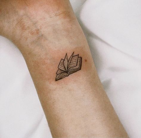 Book Garden Tattoo, Tattoos For Readers, Small Book Tattoo, Bookworm Tattoo, Unforgettable Tattoo, Reader Tattoo, Sacred Geometry Tattoos, Book Inspired Tattoos, Tattoos Abstract