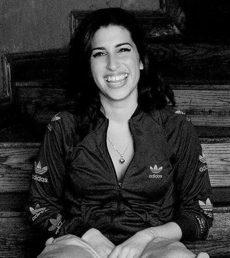 Young Amy Winehouse, Chasing Amy, Tragically Beautiful, Amy Winehouse Style, Amy W, Amazing Amy, Camden Town, I Miss Her, Amy Winehouse