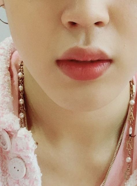 Jimin Lips, Jimin Pink Hair, Jimin's Lips, Bts Makeup, Bff Girls, Skin Retouching, Pretty Babe, Lips Drawing, Beautiful Lips