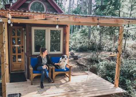 "She added a porch to her tiny house in the woods..."  "After building a Tiny House in 2013, Jenna extends her space by building a gorgeous detached covered porch. (with the aid of her boyfriend Nabil)"  See her step-by-step instructions: https://www.youtube.com/watch?v=rUbyYHPwTBM Tiny House In The Forest, Tiny House Covered Porch, Tiny Home Porch, House Design With Porch, Tiny House Porch, Tiny House In The Woods, Cheap Tiny House, Whidbey Island Washington, House Porch