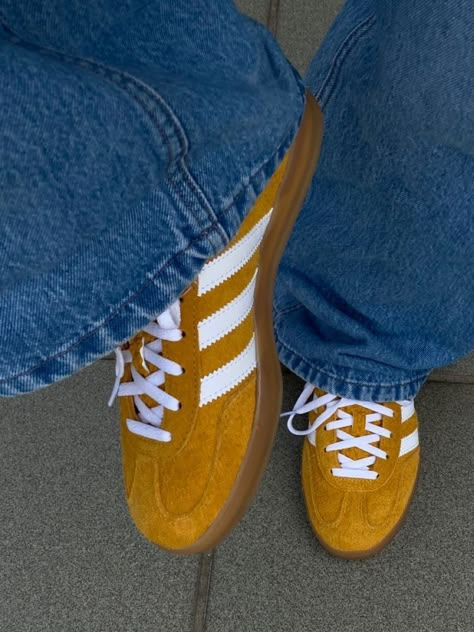 Yellow Adidas Gazelle, Adidas Samba Yellow, Yellow Gazelle Adidas Outfit, Adidas Gazelle Aesthetic, Yellow Adidas Shoes, Yellow Shoes Outfit, Adidas Aesthetic, Adidas Gazelle Outfit, Adidas Gazelle Indoor