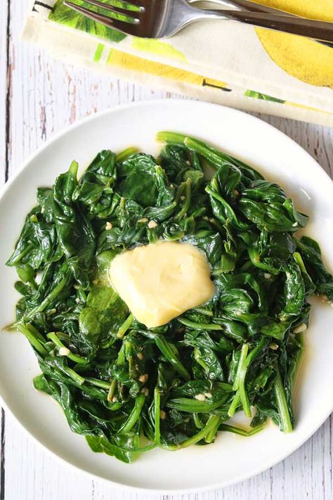 Spinach Recipes Sauteed, Cooked Spinach Recipes, Spinach Recipes Side, Fresh Spinach Recipes, Cook Fresh Spinach, Spinach Recipes Healthy, Spinach Healthy, Low Carb Side Dishes, Sauteed Spinach