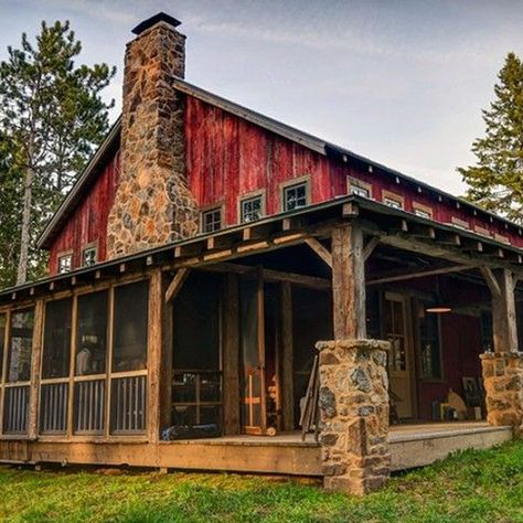 Cabin With Wrap Around Porch, Rustic Cabin Plans, Rustic Barn Homes, Red Cabin, Casa Garage, Plan Chalet, Timber Frame Barn, Rustic Homes, Small Log Cabin