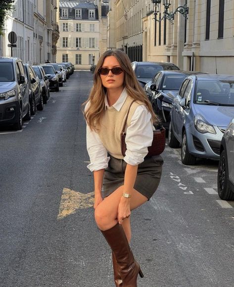 Livia Auer, Tennis Skirt Outfits, Cute Hiking Outfit, Neat Casual Outfits, Skirt Outfits Fall, Corporate Outfits, Populaire Outfits, Interview Outfit, Autumn Outfit