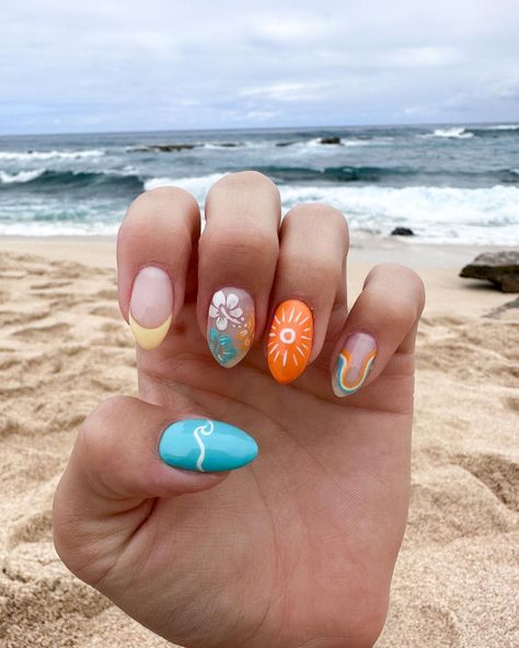 20 Awesome Summer Beach Nails to Inspire You Pretty Beach Nails Summer, Nails Beachy Vibes, Acyrilics Nails Beach, Nail Inspiration Vacation, Summer Beach Nails Simple, Summer Beach Vacation Nails, Summer Nails 2023 Fruit, Cute Travel Nails, Beach Vac Nails