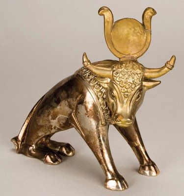 Growing Together in Grace and Knowledge: The Golden Calf in the Mirror Golden Calf, Mother Goddess, Mesopotamia, Ancient Egypt, Archaeology, Worship, Egypt, Lion Sculpture, Cow