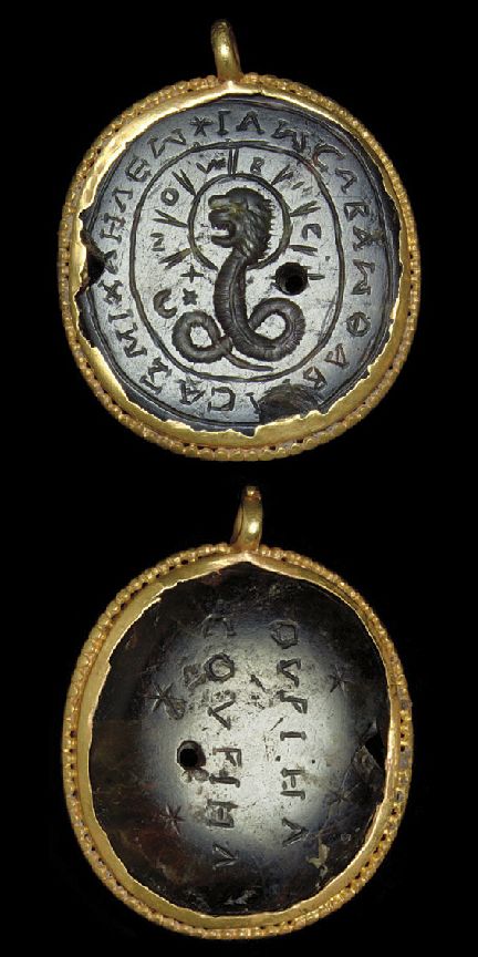 Gold 'magical pendant' amulet with a carved heliotrope stone. Roman, circa 3rd-4th century A.D. Heliotrope Stone, Magical Pendant, Ancient Roman Jewelry, Roman Artifacts, Ancient Jewels, Roman Jewelry, Ancient Jewellery, Gold Pendants, Historical Jewellery