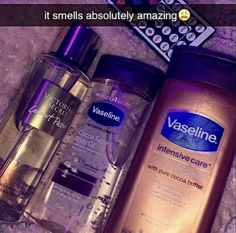 Vaseline Cocoa Butter Aesthetic, Cocoa Body Lotion, Cocoa Butter Body Care, Cocoa Butter Skincare, Good Smelling Body Lotion, Cocoa Butter Scented Products, Cocoa Butter And Vanilla Scent, Hygiene Products Cocoa Butter, Body Lotion Routine