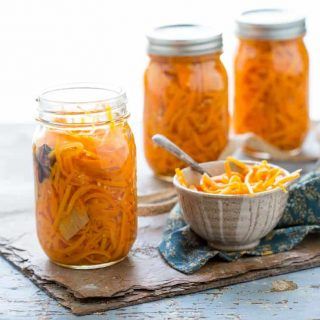 Ginger Carrots, Carrots Healthy, Pickled Vegetables Recipe, Orange Carrots, Pickled Carrots, Asian Vegetables, Pickled Ginger, Garden Vegetable, Summer Tomato