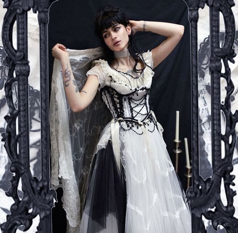 All Posts • Instagram Alternative Wedding Dress, Black Wedding Dress, Arte Punk, Alternative Wedding Dresses, White Bride, B Fashion, February 11, Custom Wedding Dress, Black Wedding Dresses