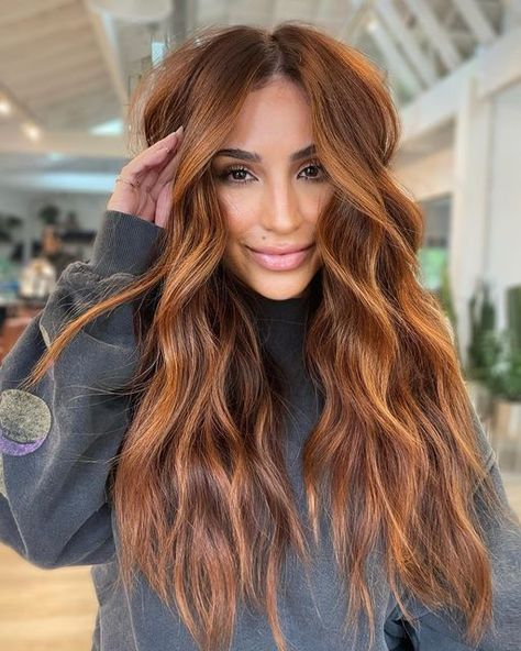 Brunette Copper, Reddish Hair, Wedding Hair Trends, Wella Hair, Copper Hair Color, Gray Coverage, Hair Red, Hair Shows, Hair Color And Cut