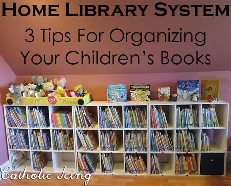 How to organize your home library with your children's books.... so many good ideas here! Nothing complicated or expensive, all you need is stickers! Kids can maintain this system on their own. I love it! Perfect for homeschoolers or a classroom library #librarysystem #homeschool #childrensbooks #classroomlibrary #homeschoollibrary Home Mini Library Ideas, Toddler Library Corner, Organizing Homeschool Books, Book Organization Ideas Kids, Kids Library Room Ideas, Organize Kids Books, Childrens Book Storage, Toddler Library, Kids Bookshelf Organization