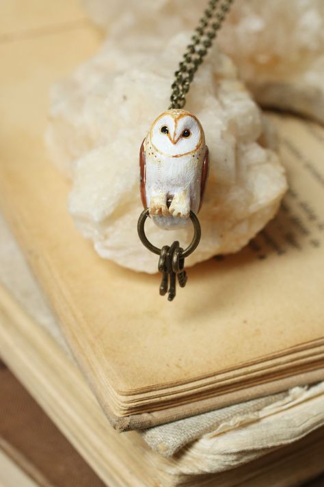 Barn Owl Necklace, Rainbow Colors Art, Polymer Clay Owl, Owl Accessories, Clay Owl, Barn Owls, Owl Necklace, Owl Jewelry, Cute Clay