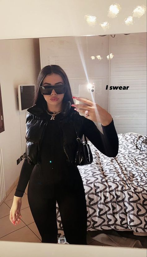 All Black Mexican Outfit, Winter Boujee Outfits, Long Black Long Sleeve Dress Outfit, Buchifresa Outfits Winter, Bélica Outfit, Fall Outfits Buchifresa, Walk'n'dior Sneaker Outfit, Winter Buchi Fresa Outfits, Boujee Casual Outfits